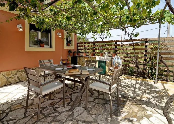 Caramela House آغيوس غيوريوس باغون
